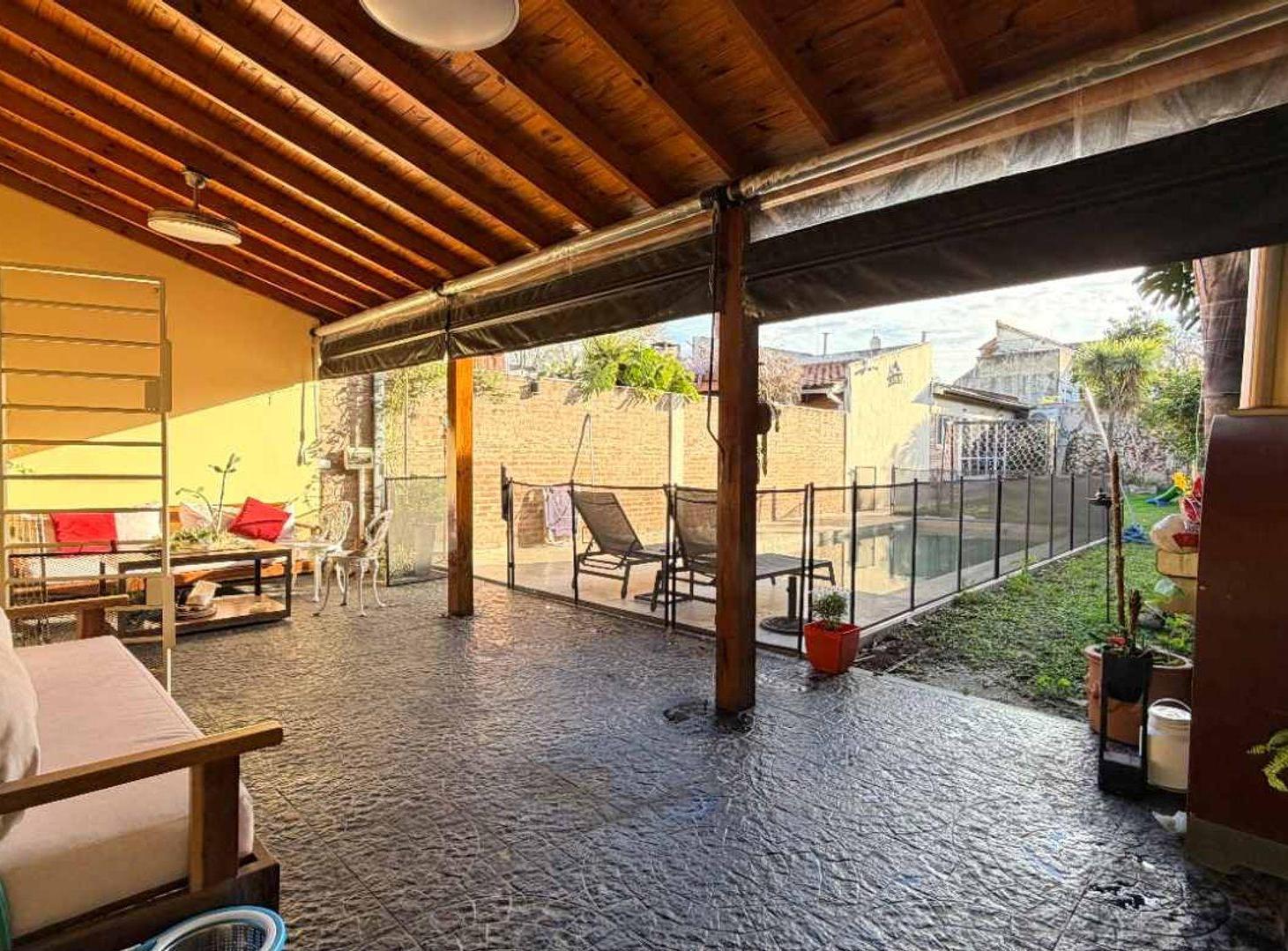 Foto de CASA PILETA QUINCHO JARDIN APTO CREDITO VILLA LURO, imagen 1