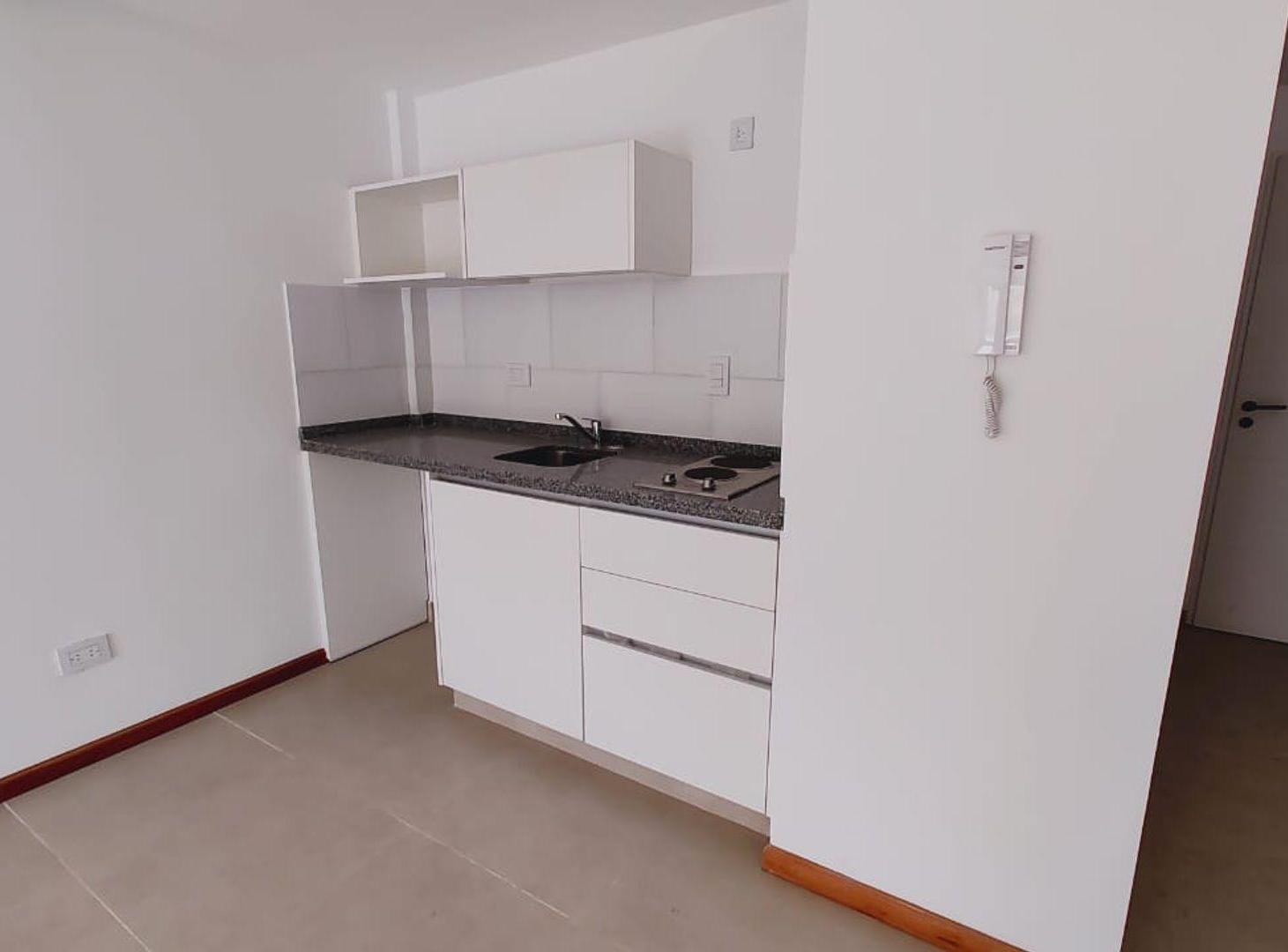 Foto de ALQUILER DEPARTAMENTO 1AMB PATIO COCHERA ITUZAINGO, imagen 3