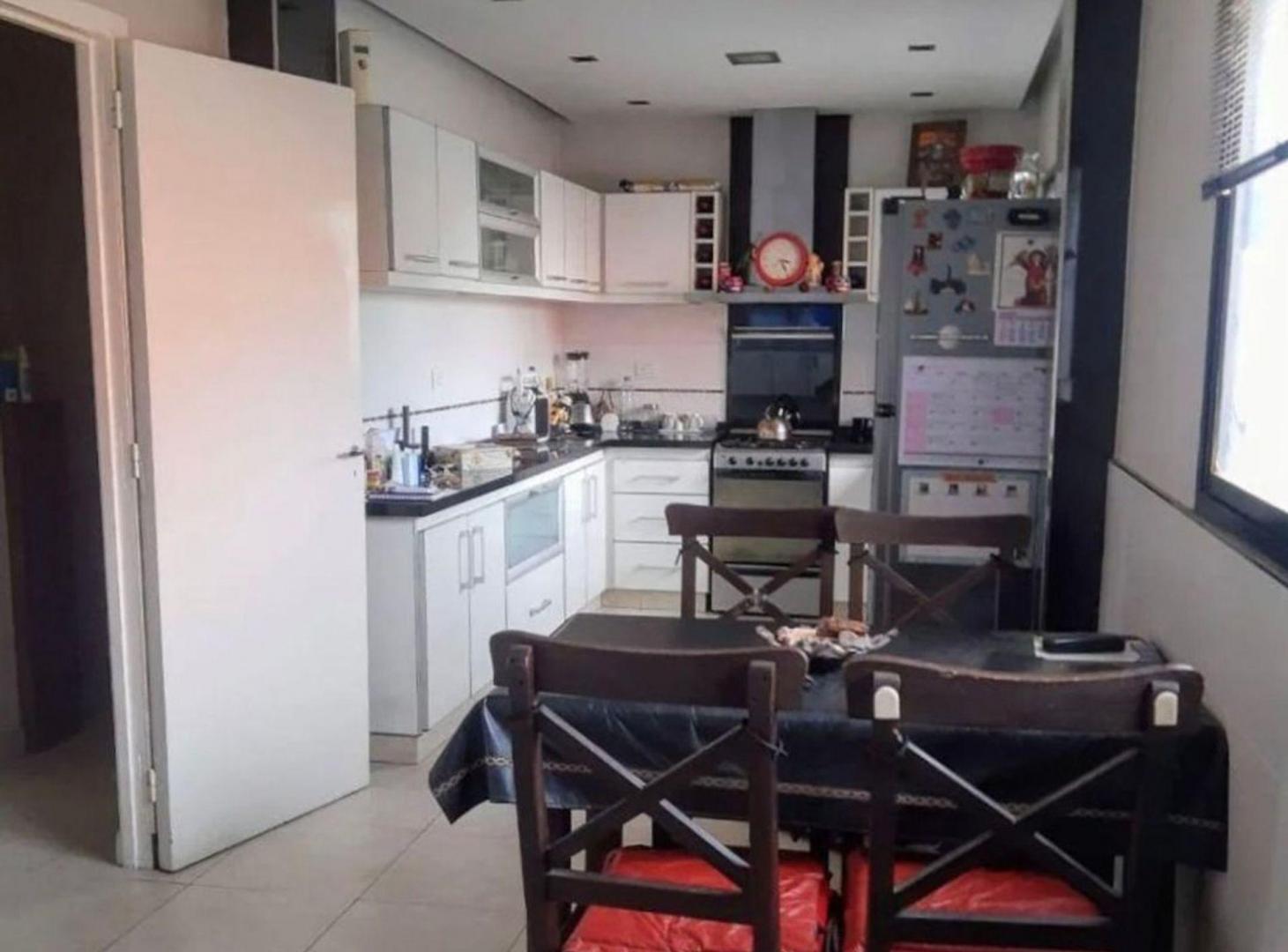 Foto de VENTA PH AL FRENTE HAEDO 3 AMB COCHERA SIN EXPENS, imagen 1
