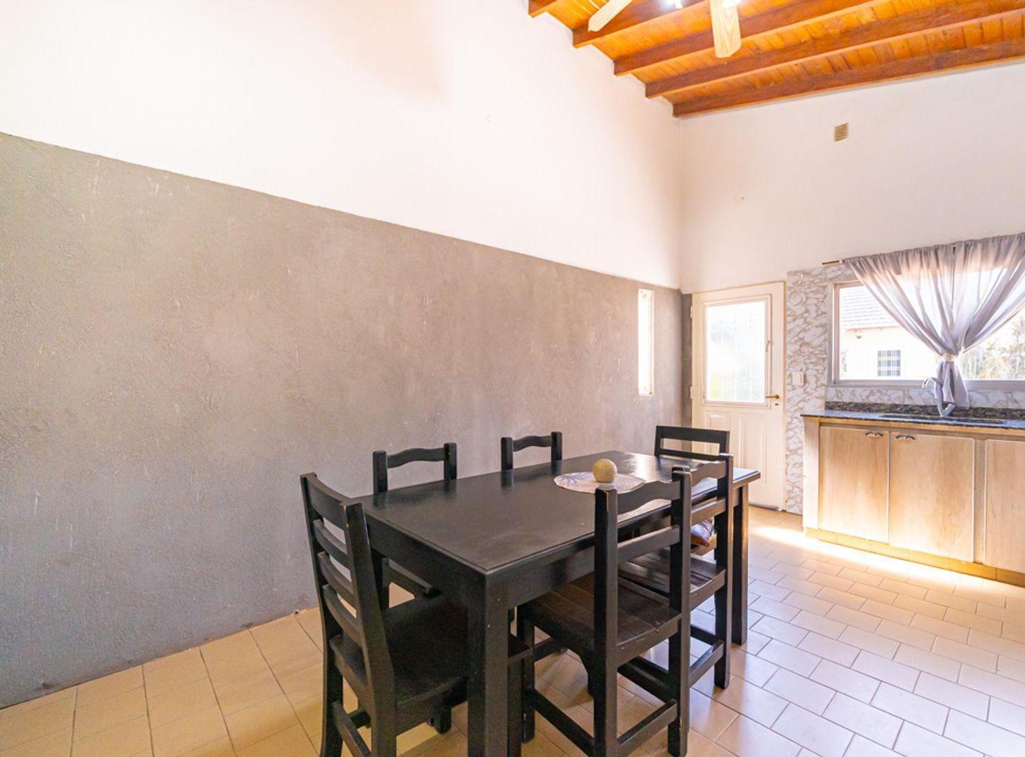 Foto de VENTA CASA 4 AMBIENTES VILLA UDAONDO DEPTO PARQUE, imagen 3
