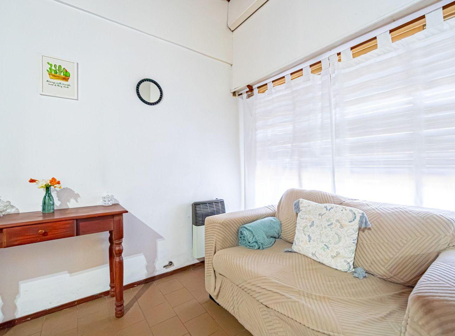 Foto de VENTA CASA 4 AMBIENTES VILLA UDAONDO DEPTO PARQUE, imagen 5