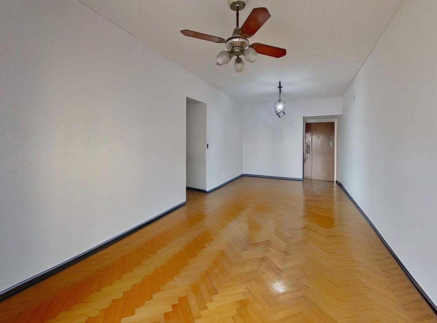 Foto de VENTA DEPTO CUATRO AMBIENTES MONSERRAT COCHERA, imagen 3