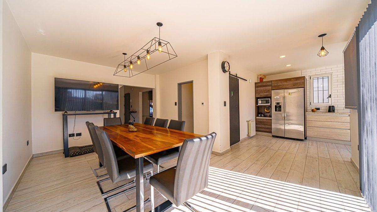 Foto de CASA 5 AMBIENTES VENTA HAEDO CON PARQUE Y PILETA, imagen 1