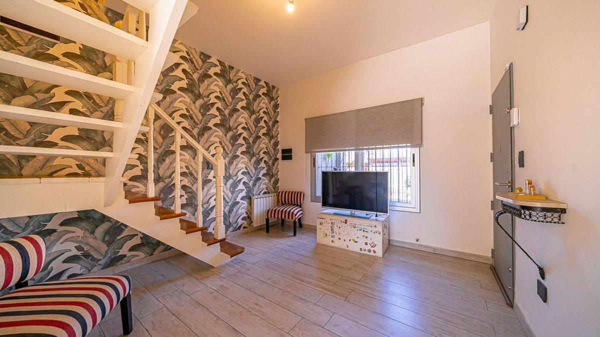 Foto de CASA 5 AMBIENTES VENTA HAEDO CON PARQUE Y PILETA, imagen 4