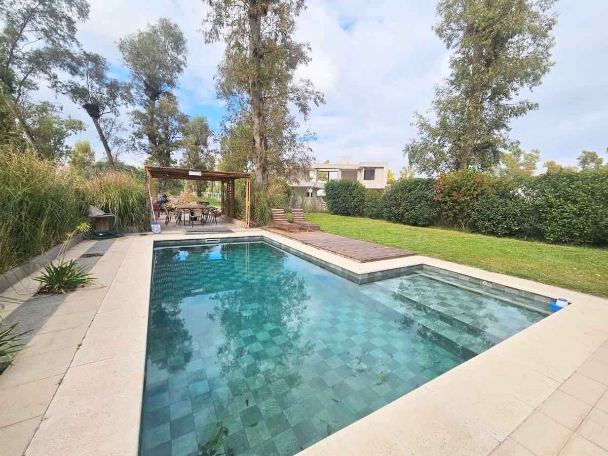 Foto de VENTA CASA ALVAREZ DEL BOSQUE 5 AMBIENTES PERMUTA., imagen 1