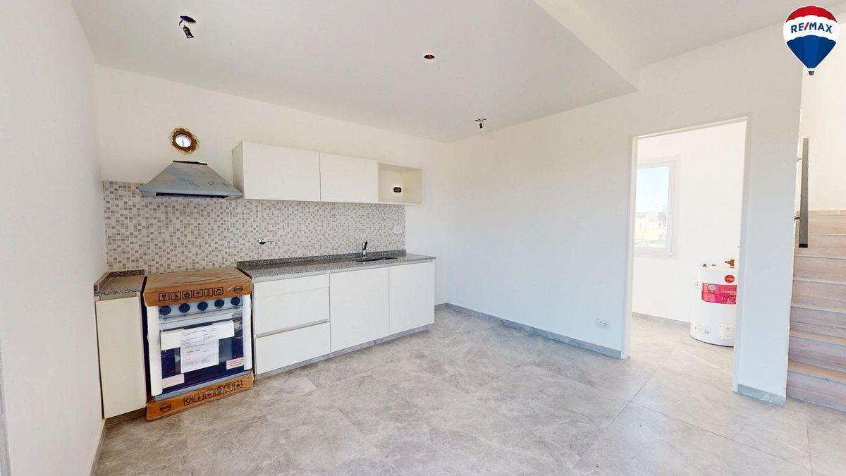 Foto de VENTA CASA 4 AMBIENTES BARRIO LAGUNA AZUL, imagen 4