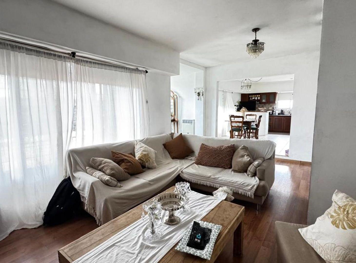 Foto de CASA 4 AMBIENTES VENTA ITUZAINGO JARDIN PILETA, imagen 4