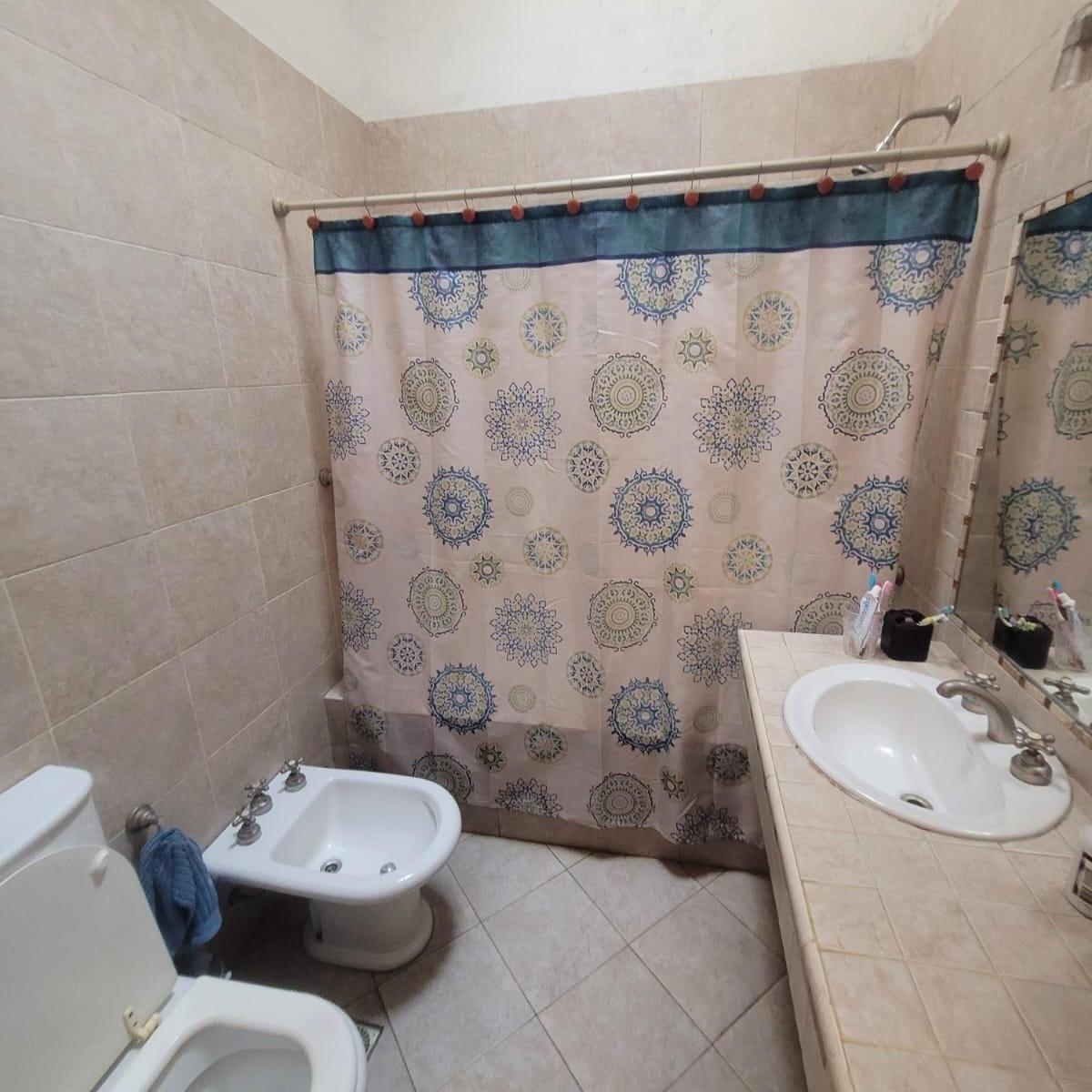 Foto de EXCELENTE CASA EN BANFIELD A 12 CUADRAS ESTACION, imagen 3