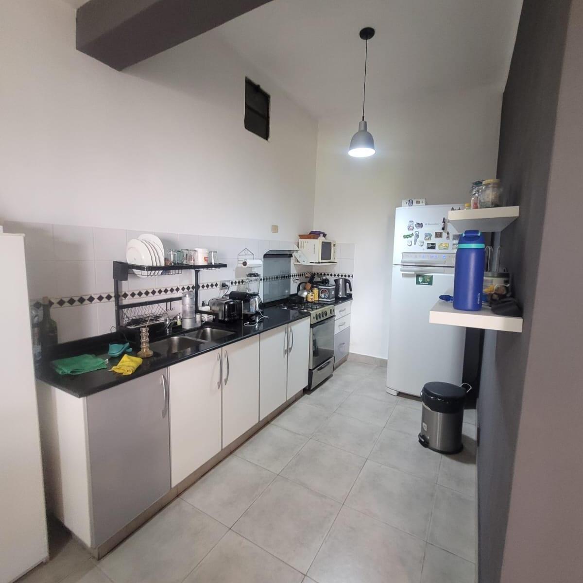 EXCELENTE CASA EN BANFIELD A 12 CUADRAS ESTACION