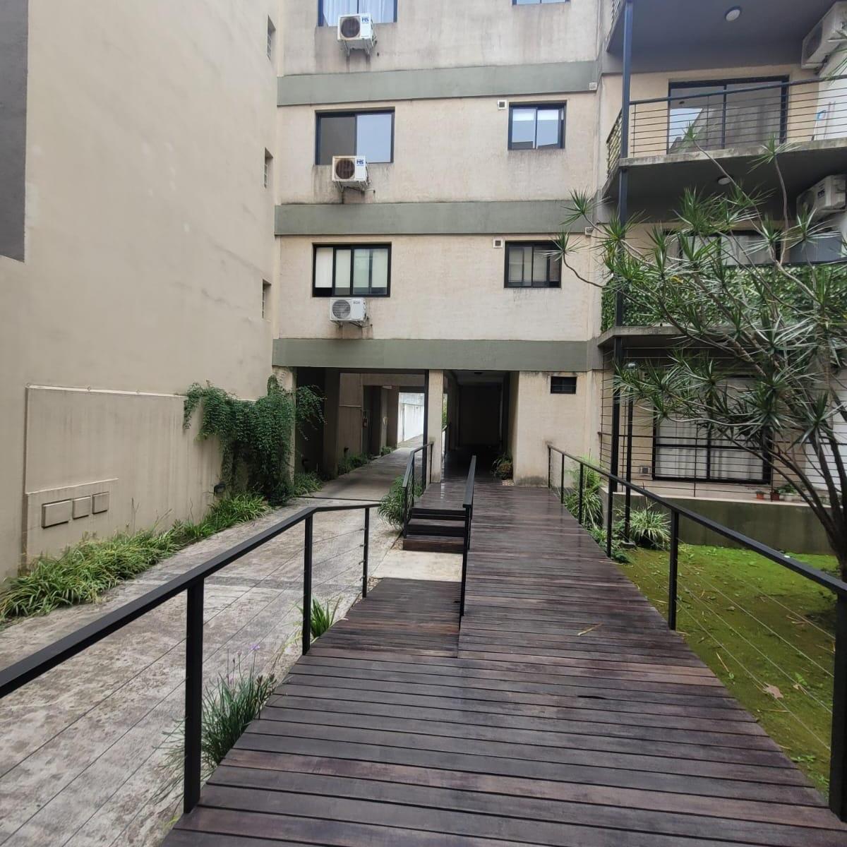 DEPARTAMENTO 2 AMBIENTES C/BALCON - BANFIELD E.