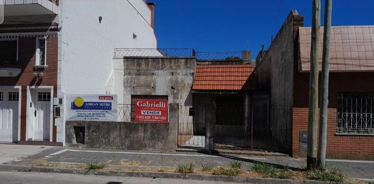 Foto de LANUS OESTE EXCELENTE UBICACION CASA TIPO AMERICANA A REFACCIONAR., imagen 2