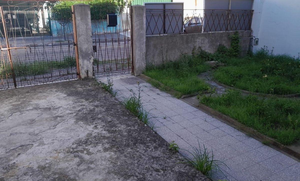 Foto de LANUS OESTE EXCELENTE UBICACION CASA TIPO AMERICANA A REFACCIONAR., imagen 3