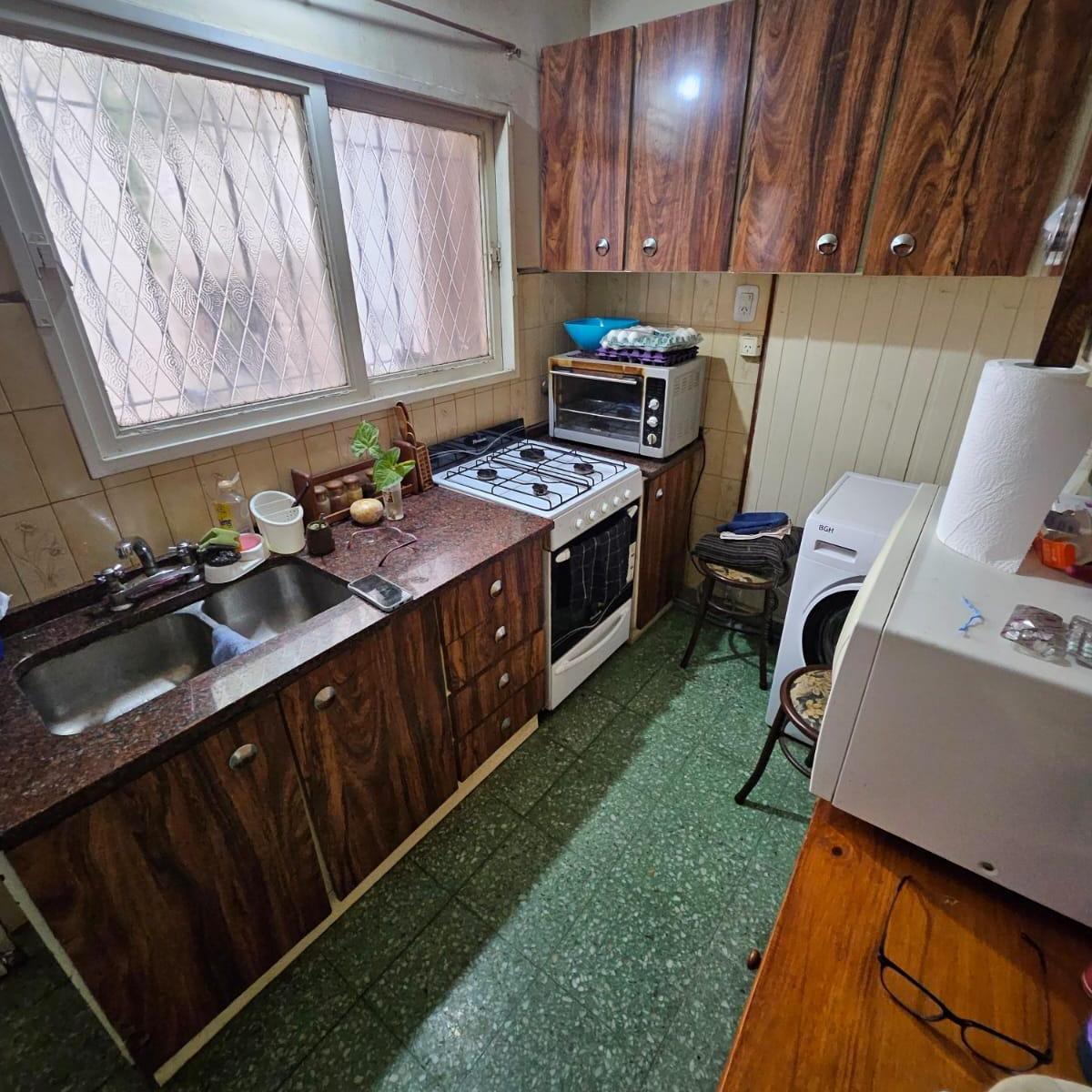 Foto de NUEVAS CONDICIONES!!! CHALET 4 AMB CON COCHERA - BANFIELD ESTE, imagen 4