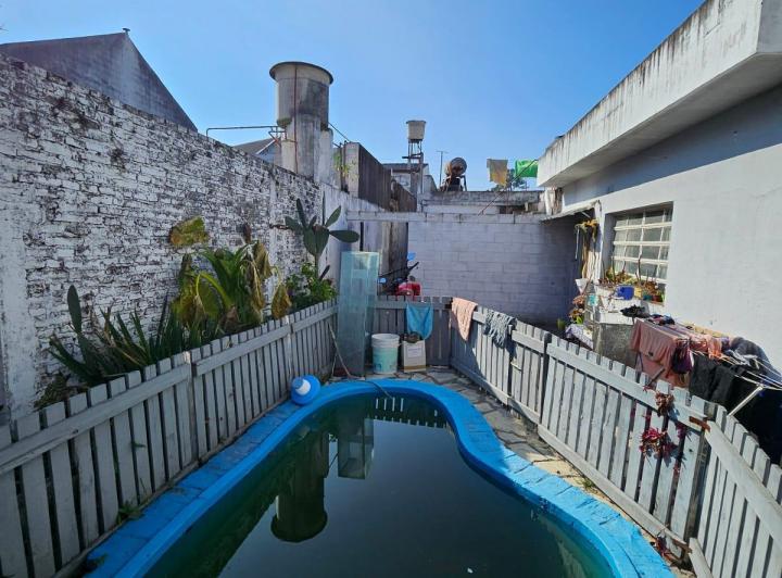 OPORTUNIDAD!! AMPLIO LOTE DE 3 DPTOS TIPO CASA - TEMPERLEY