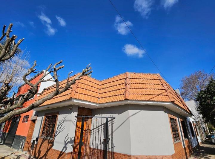 EXCELENTE CASA 3 AMBIENTES EN ALQUILER - BANFIELD  1