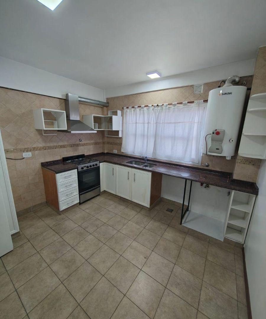 Foto de Departamento de 3 Ambientes con cochera en alquiler en Banfield, imagen 3