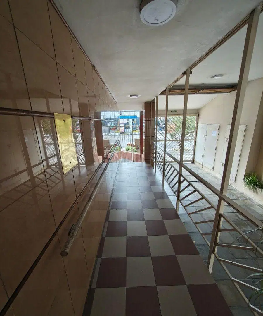 Departamento de 3 Ambientes con cochera en alquiler en Banfield 2