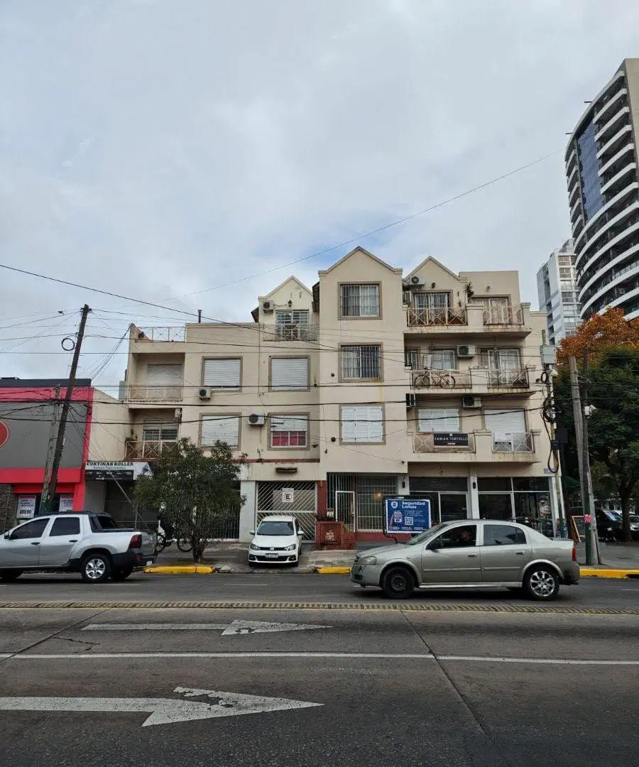 Departamento de 3 Ambientes con cochera en alquiler en Banfield 5