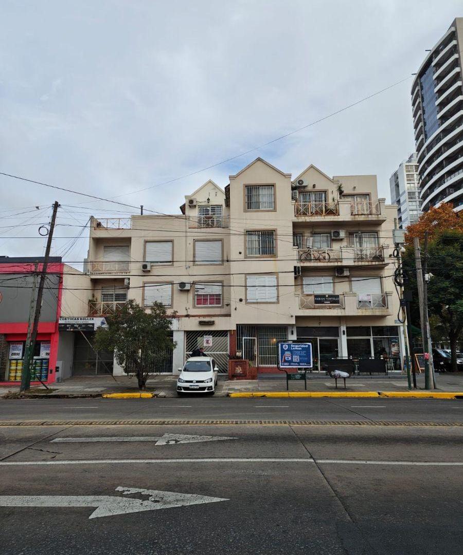 Departamento de 3 Ambientes con cochera en alquiler en Banfield
