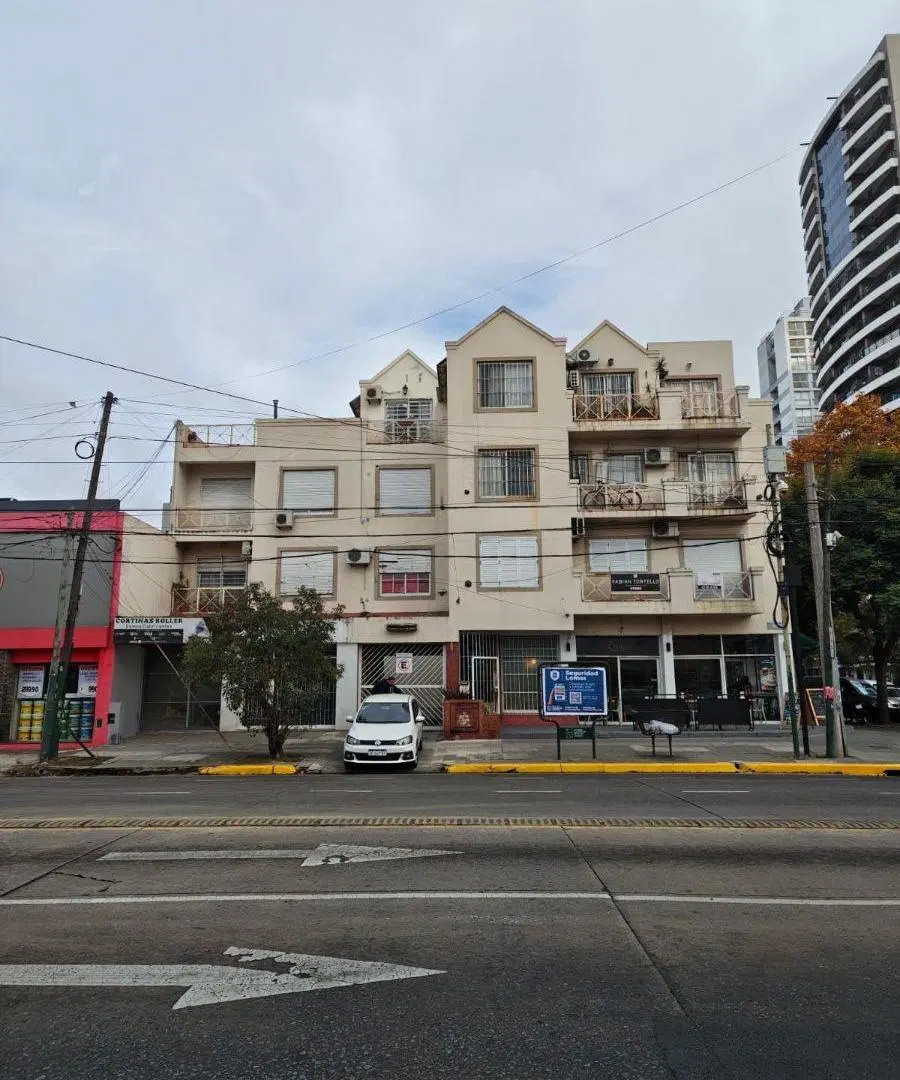 Departamento de 3 Ambientes con cochera en alquiler en Banfield 1