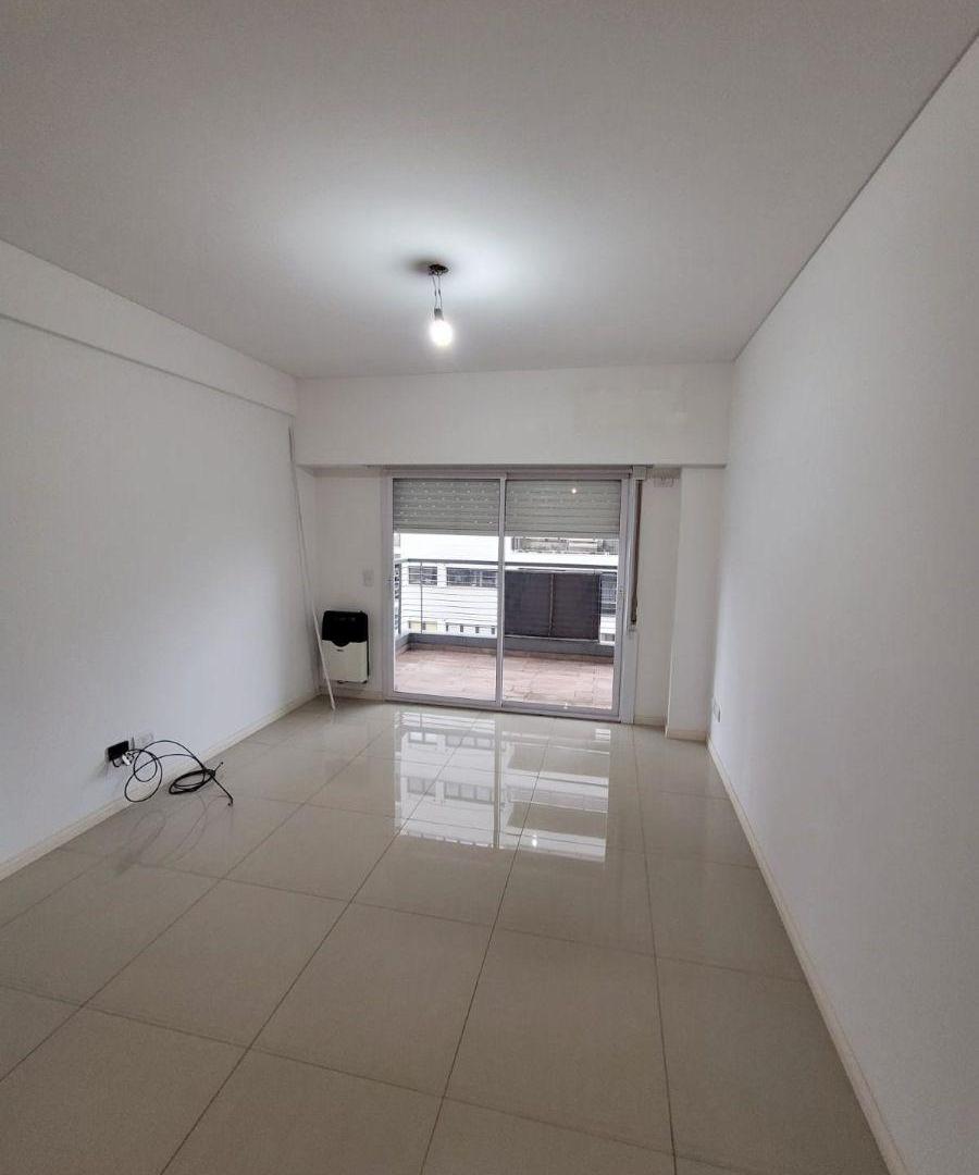 Foto de EXCELENTE DEPARTAMENTO CENTRO BANFIELD, imagen 2