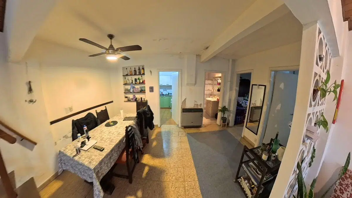 Casa 3 ambientes. Excelente ubicación en Lomas de Zamora. 4