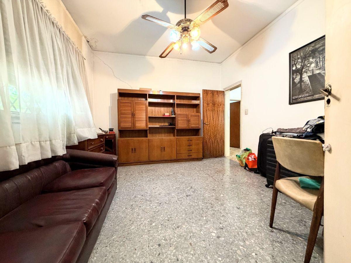 Foto de CASA 3 AMBIENTES CON COCHERA Y TERRAZA - BANFIELD ESTE, imagen 2