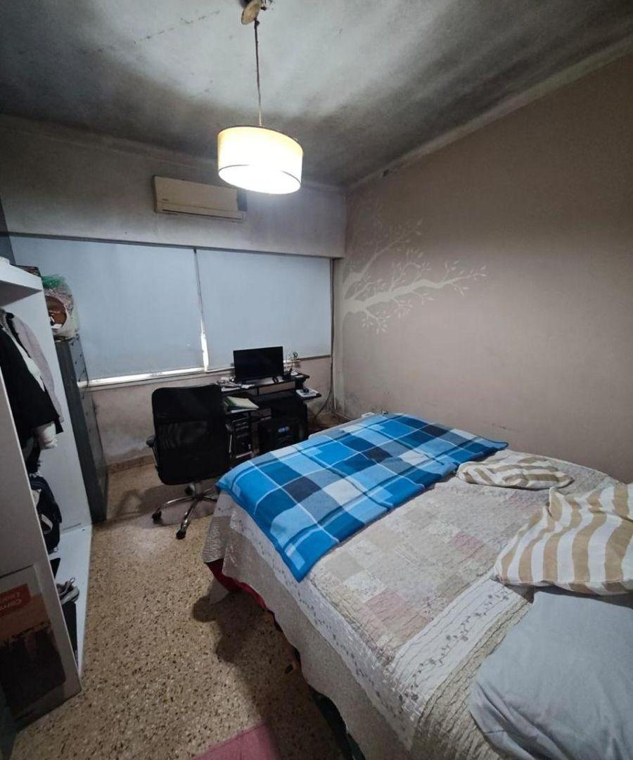 Foto de Casa con Amplio Fondo Libre a Reciclar - Avellaneda, imagen 5