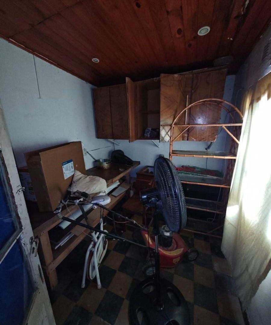 Foto de Casa con Amplio Fondo Libre a Reciclar - Avellaneda, imagen 2