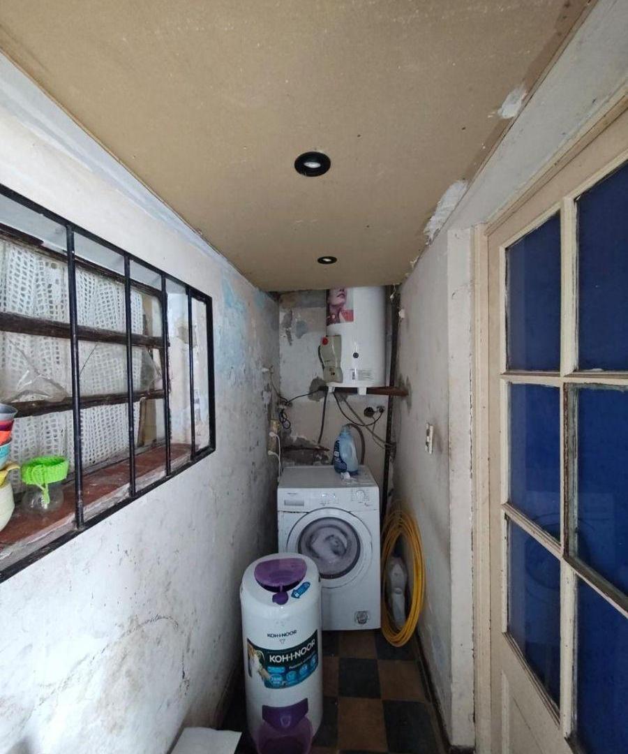 Foto de Casa con Amplio Fondo Libre a Reciclar - Avellaneda, imagen 4