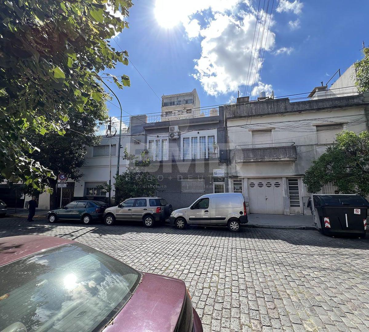 Amplio y Luminoso PH 4 Ambientes con Terraza Propia y Entrada Independiente en Zona Plaza Irlanda 1