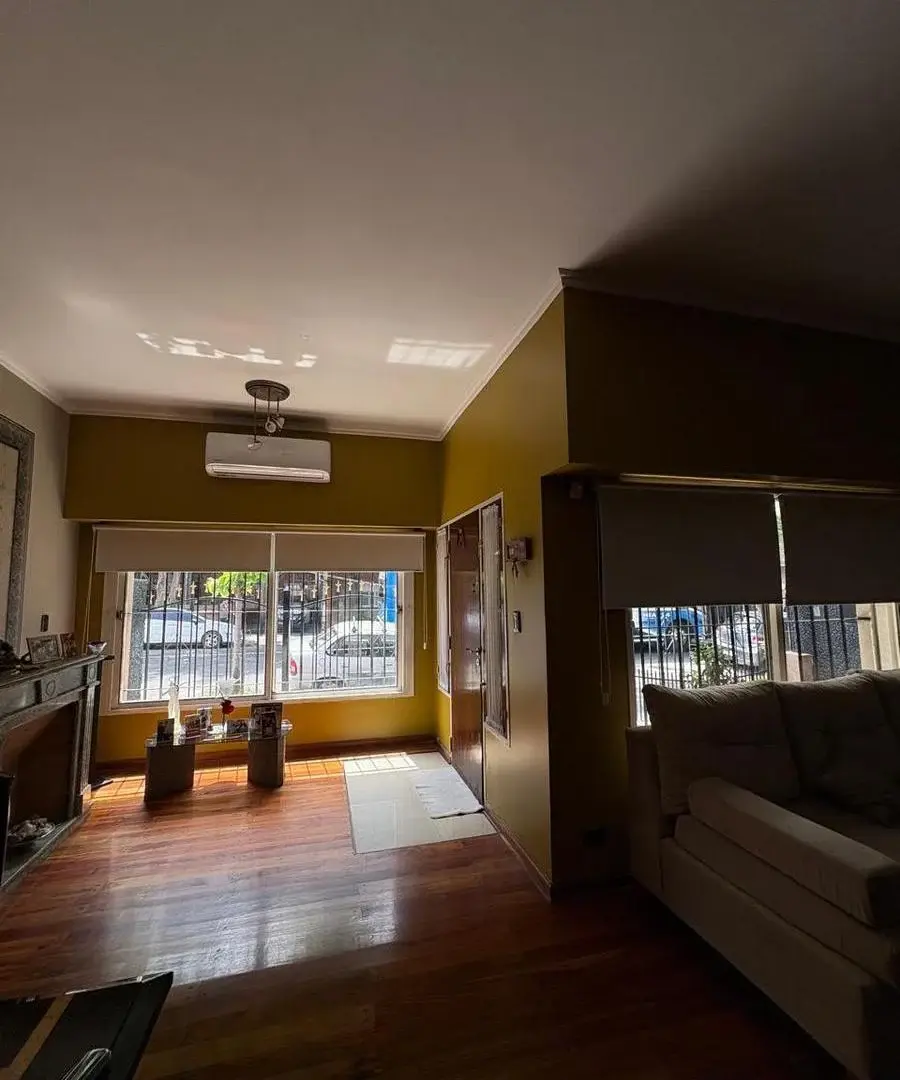 Espaciosa Casa en Caballito con Quincho y Pileta 1