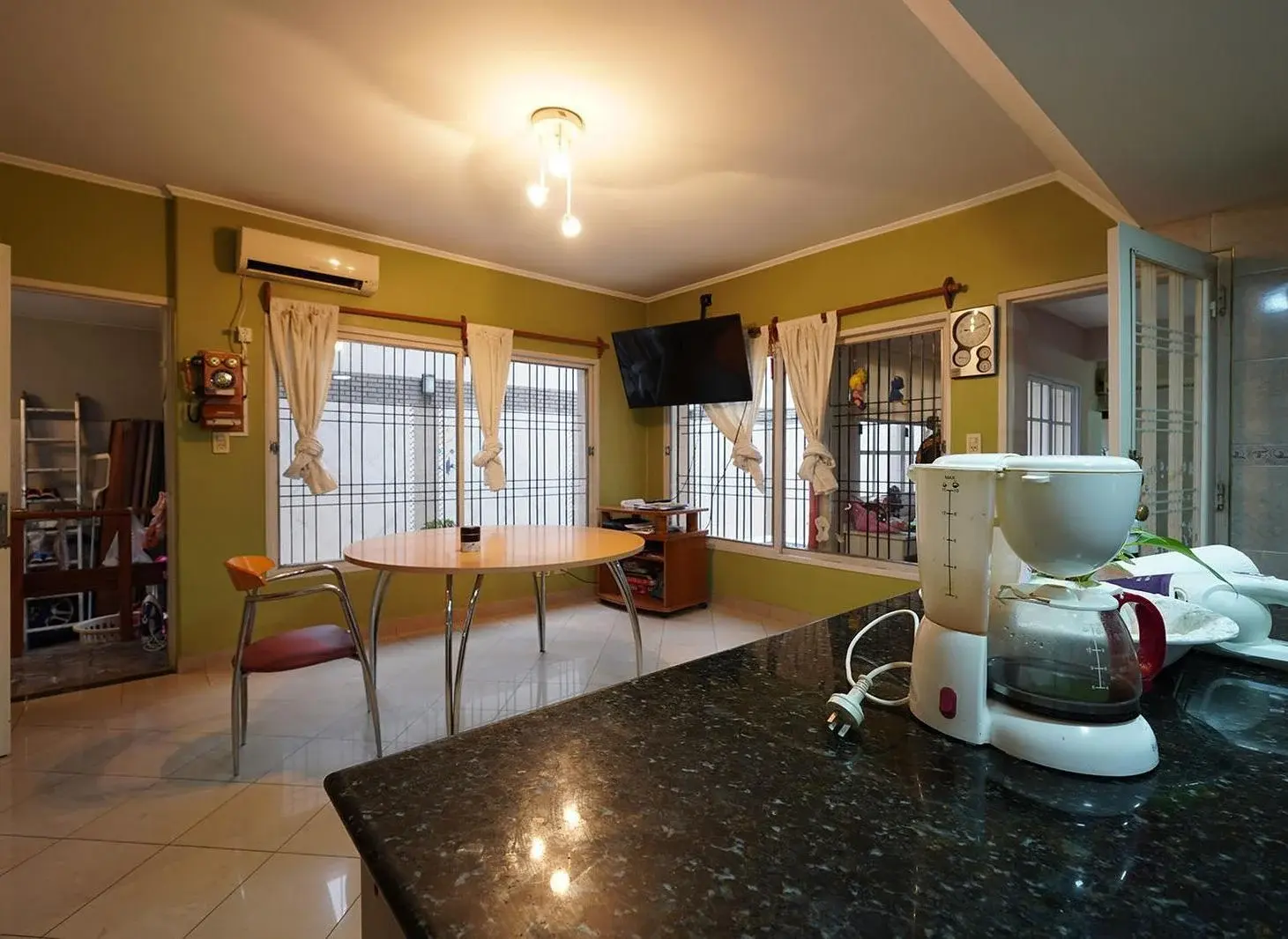 Espaciosa Casa en Caballito con Quincho y Pileta 5