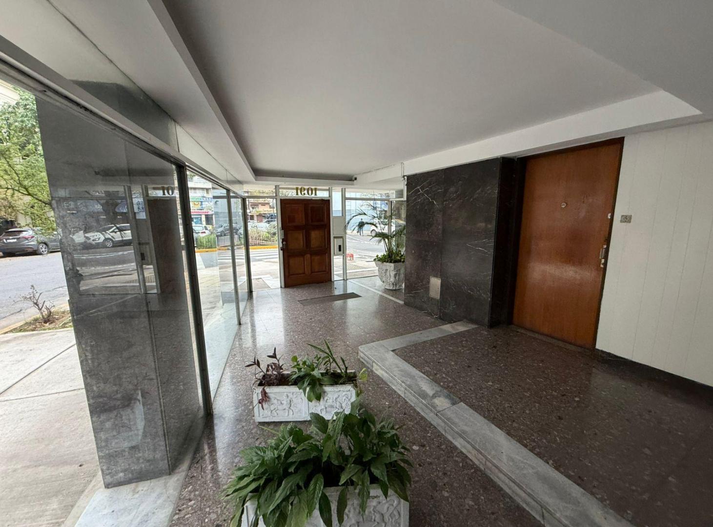 Departamento de 3 ambientes con dependencia en caballito