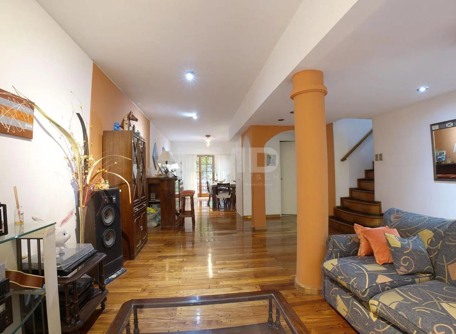 Casa en lote propio de 6 ambientes. 1