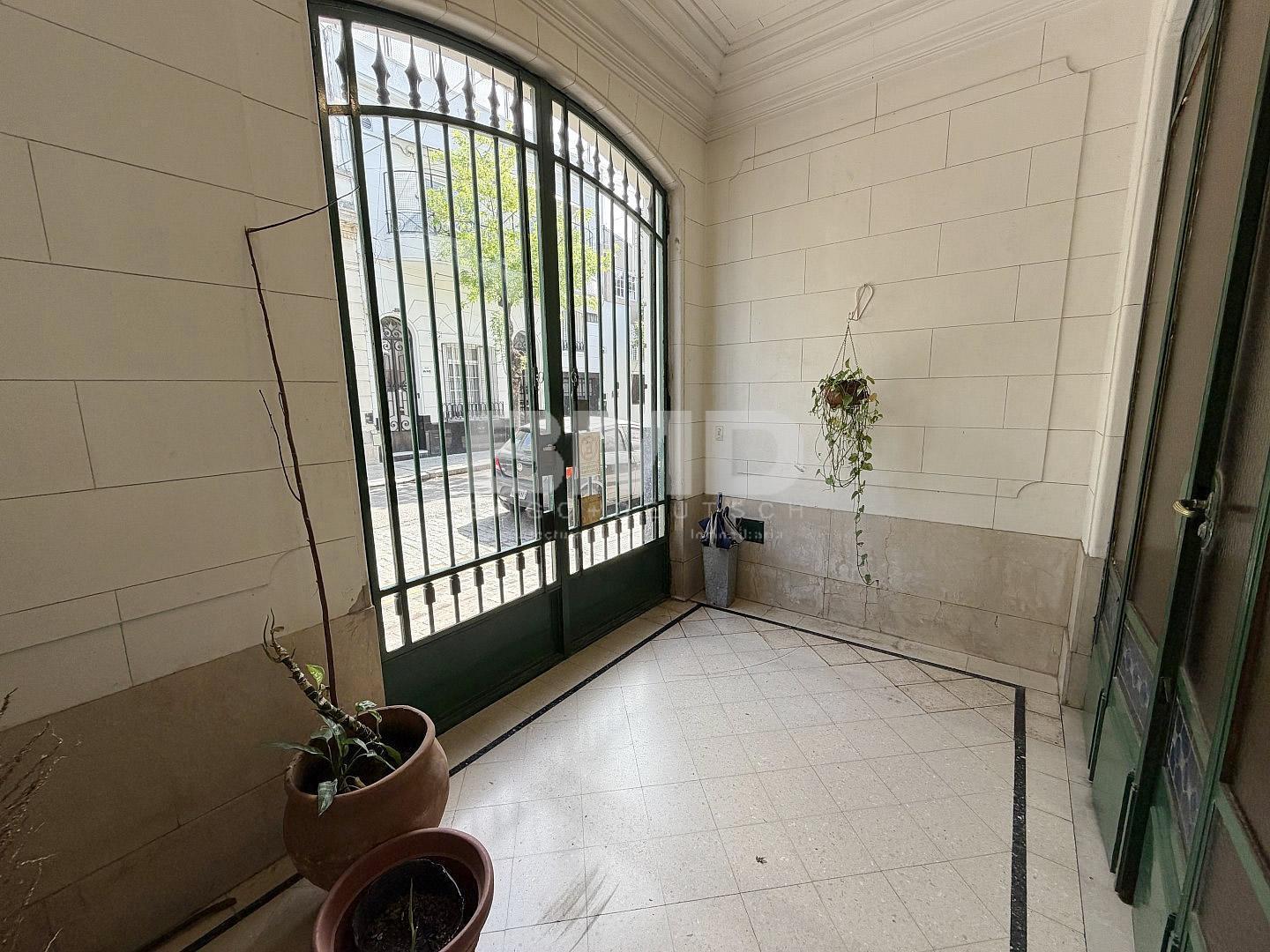 Foto de Casa en lote propio de 6 ambientes en caballito norte, imagen 1