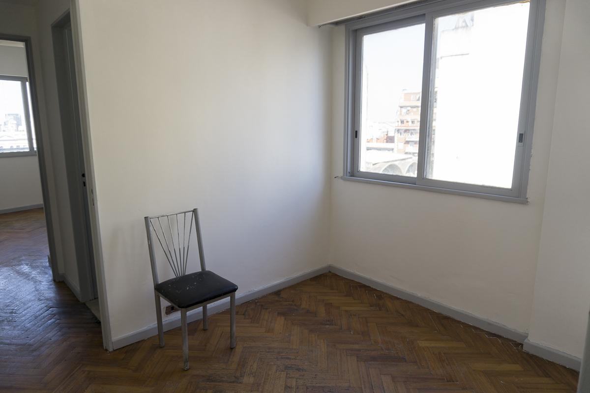 Departamento de 4 Ambientes con Dependencia y Balcón Corrido. 5