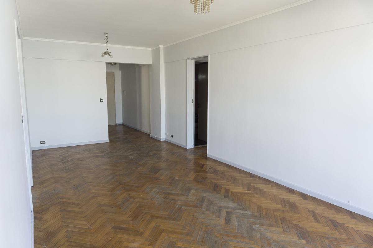 Departamento de 4 Ambientes con Dependencia y Balcón Corrido. 2