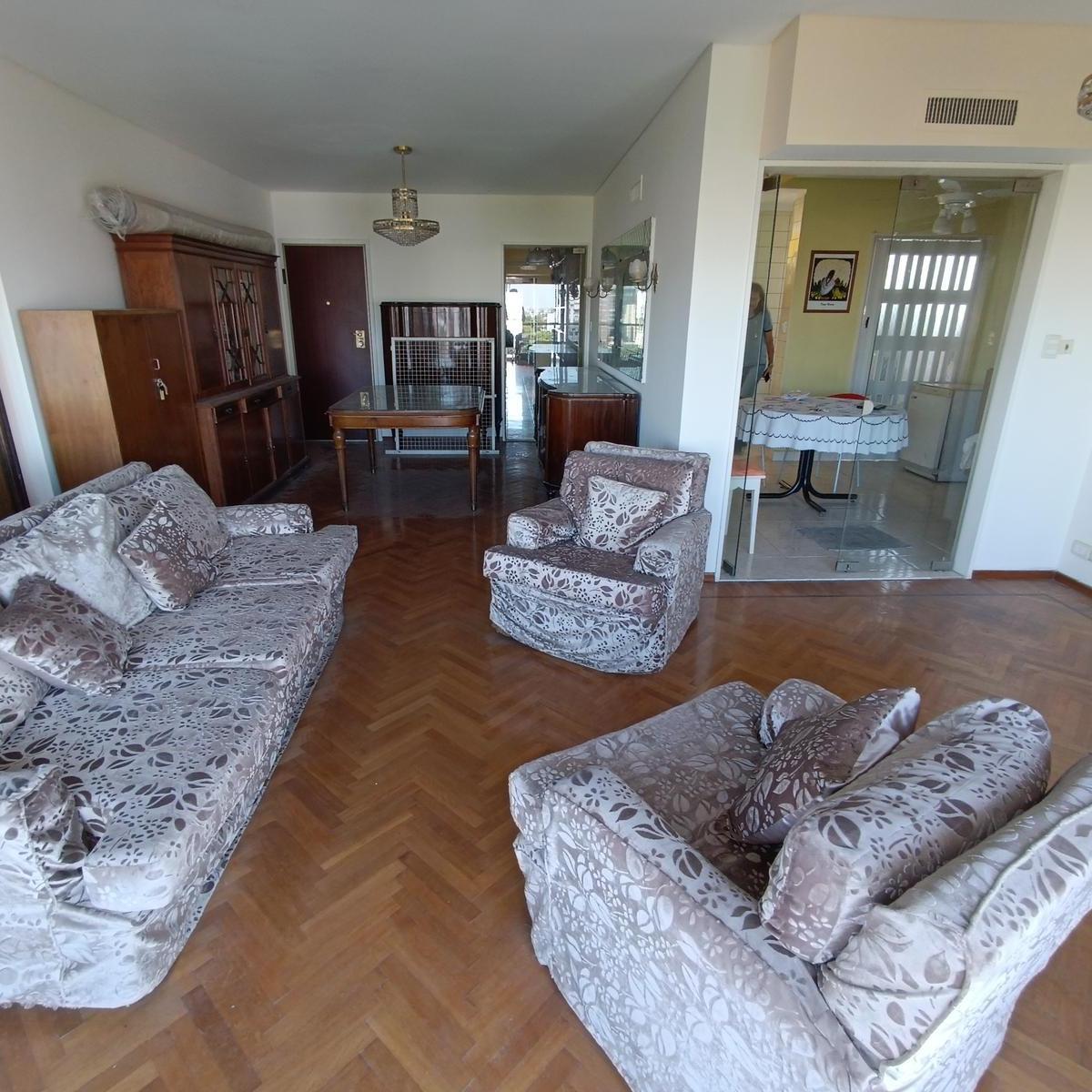 Piso de 5 Ambientes con Balcón Terraza 2