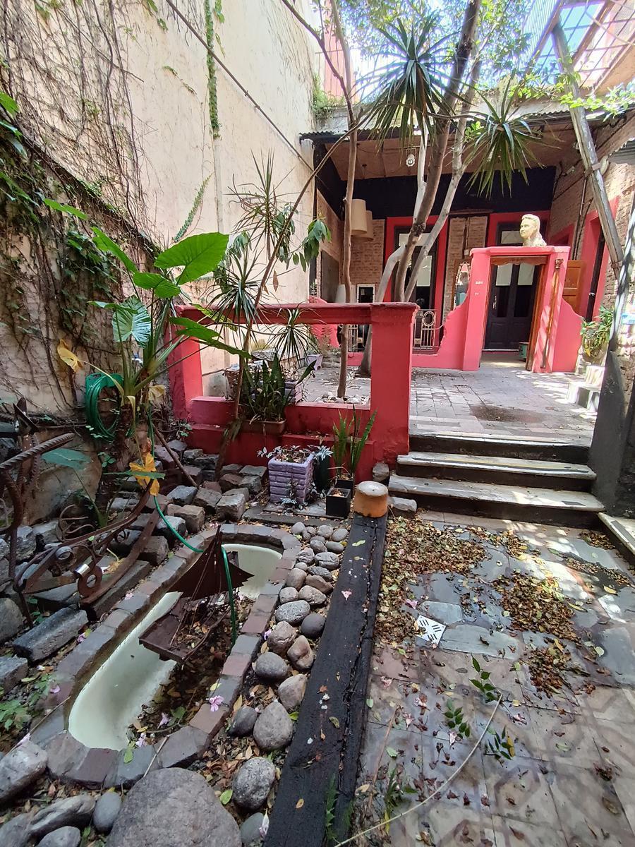 Casa de Estilo Refaccionada, 466 m² Cub en Dos Plantas 5