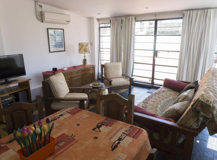 Depto. de 3 ambientes con terraza de 100 m2. 1