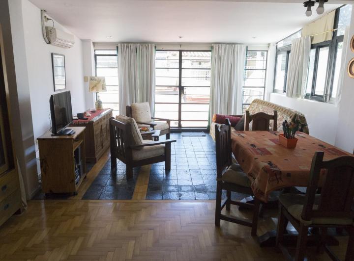 Depto. de 3 ambientes con terraza de 100 m2. 2