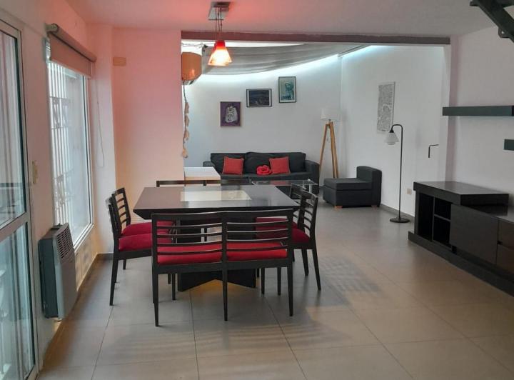 Depto. tipo dúplex de 3 ambientes con patio. 2