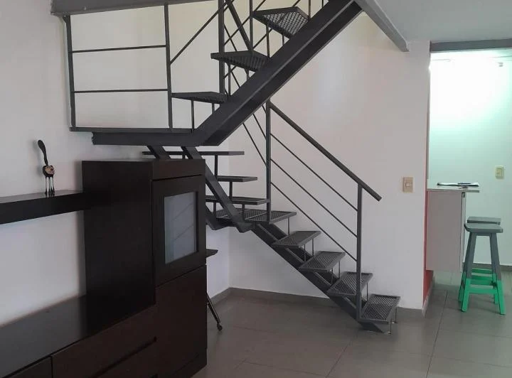 Depto. tipo dúplex de 3 ambientes con patio. 5