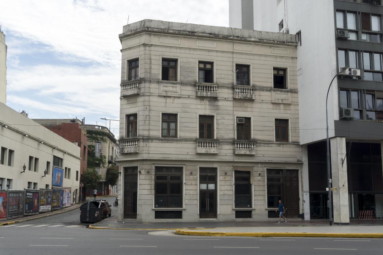 Edificio Comercial de 3 plantas.