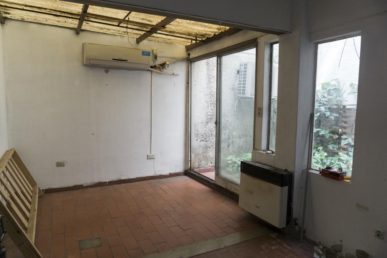 Depto. de 2 ambientes con 2 patios.