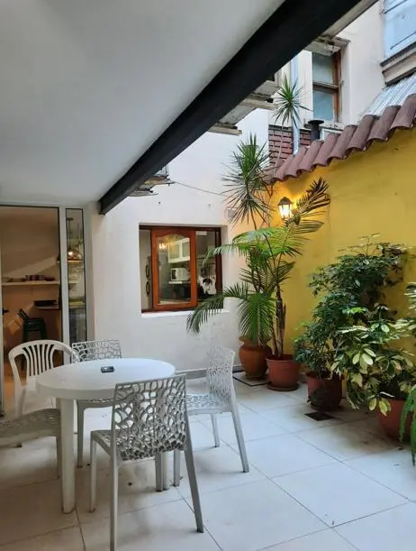 Departamento de 4 ambientes con patio. 3