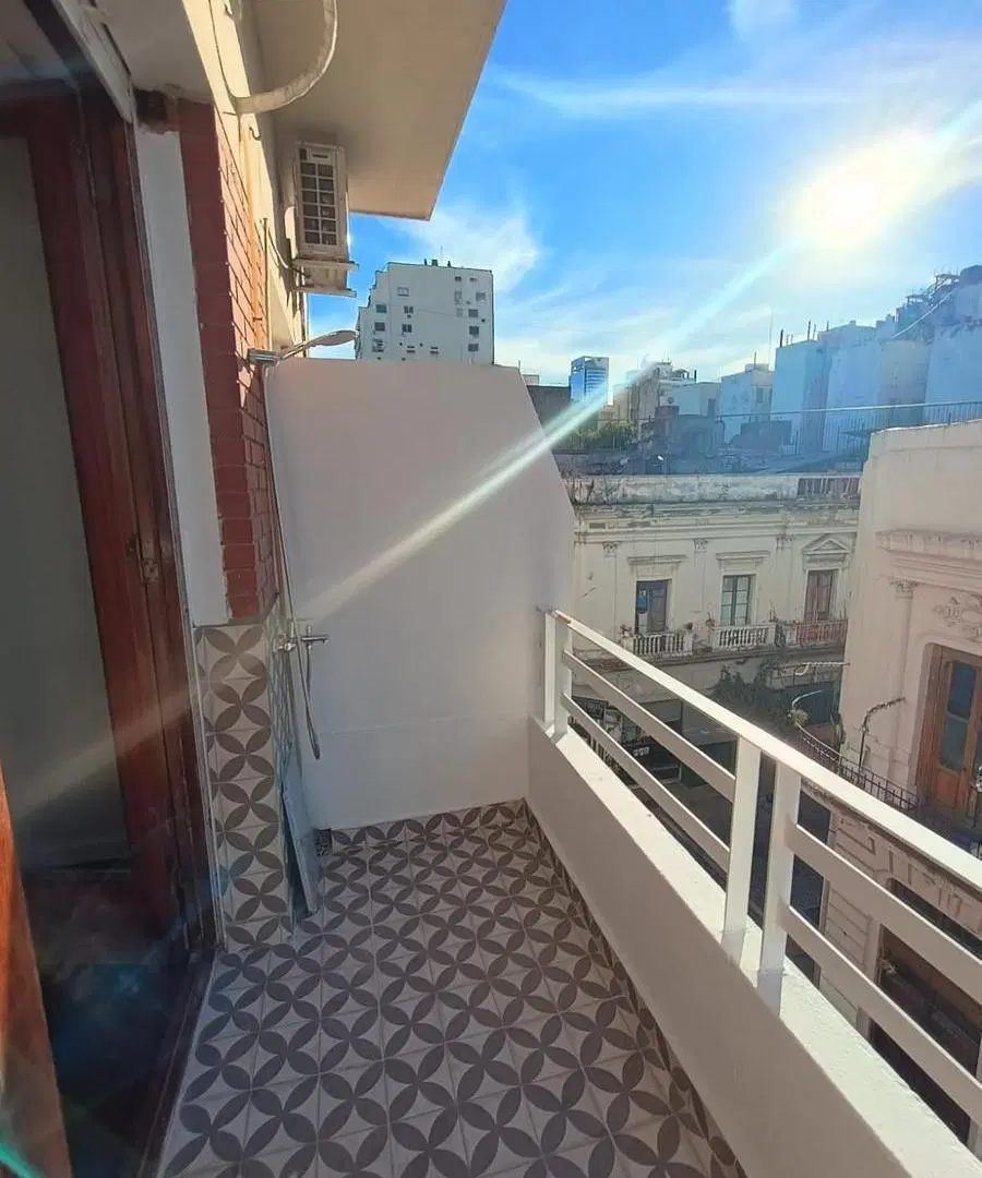 Departamento reciclado de 1 ambiente divisible con balcón 3
