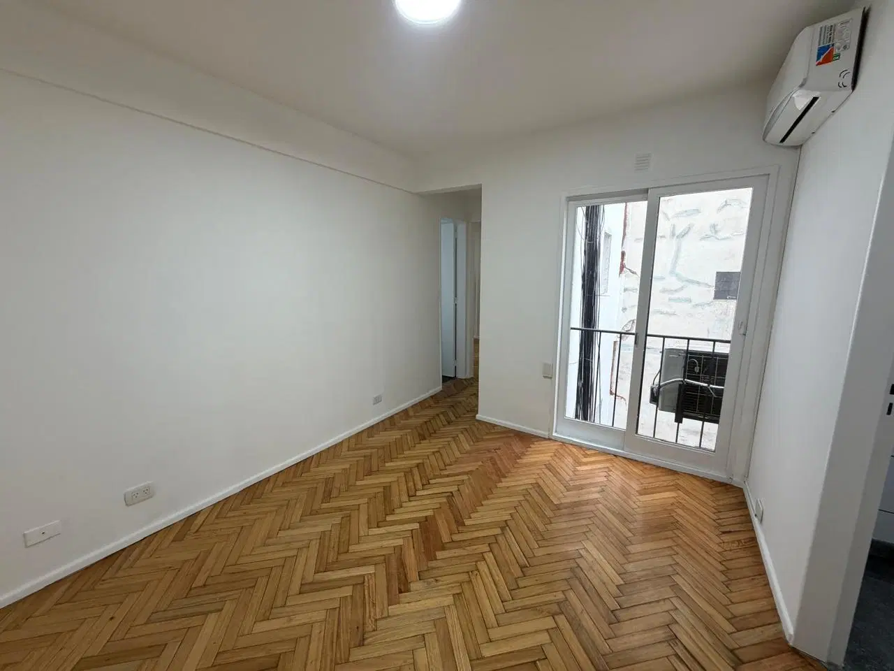 Depto de 2 ambientes con patio frente a Parque Las Heras 2