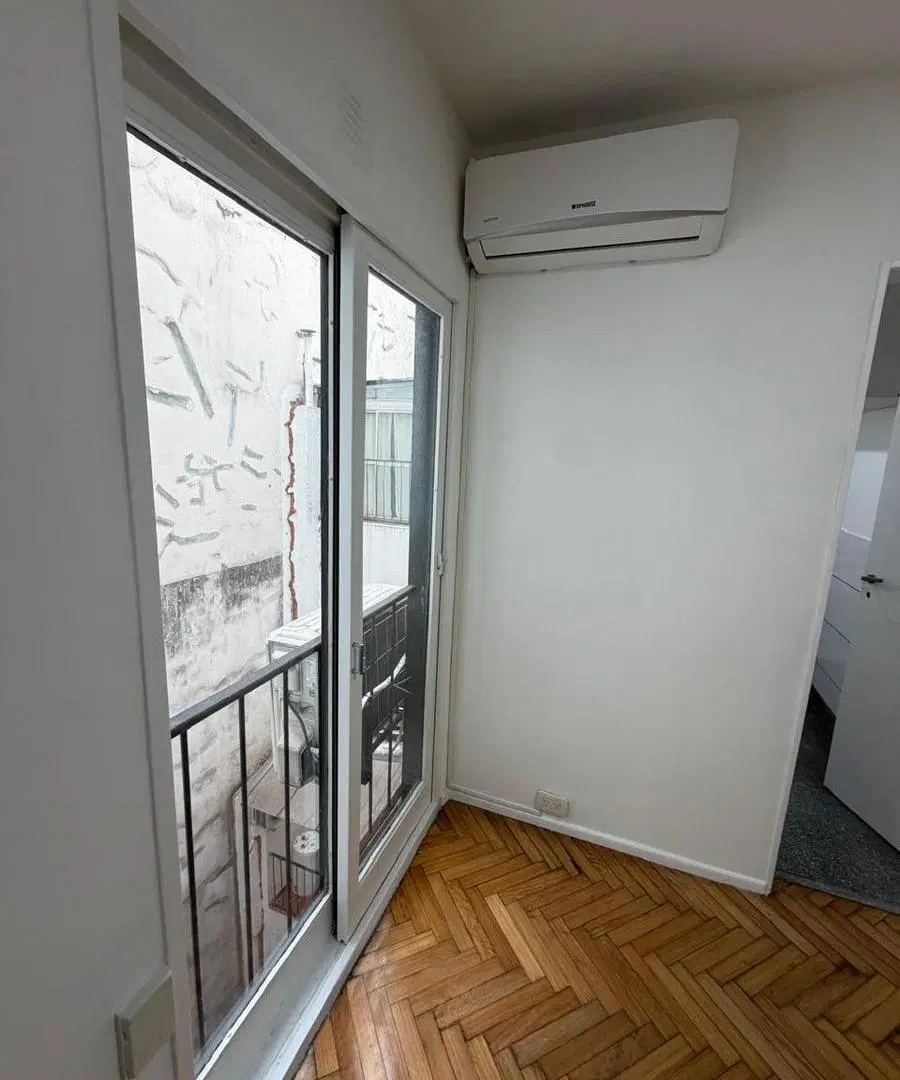 Depto de 2 ambientes con patio frente a Parque Las Heras 4